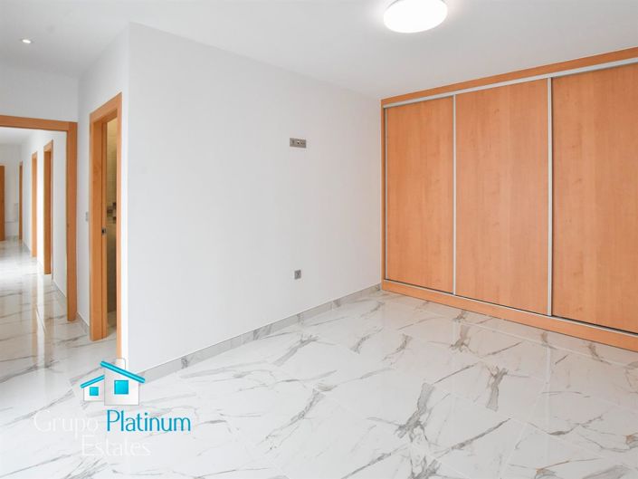 Image No.17-3 Bed Villa for sale