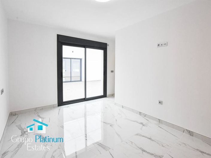 Image No.18-3 Bed Villa for sale