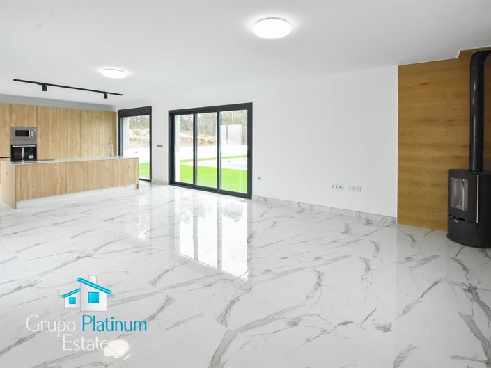 Image No.8-3 Bed Villa for sale