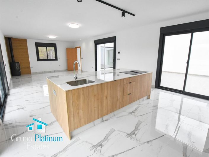 Image No.9-3 Bed Villa for sale