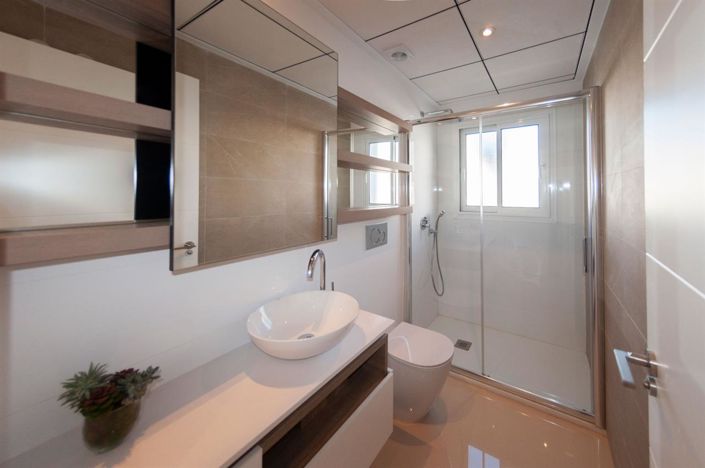 Image No.11-3 Bed Property for sale