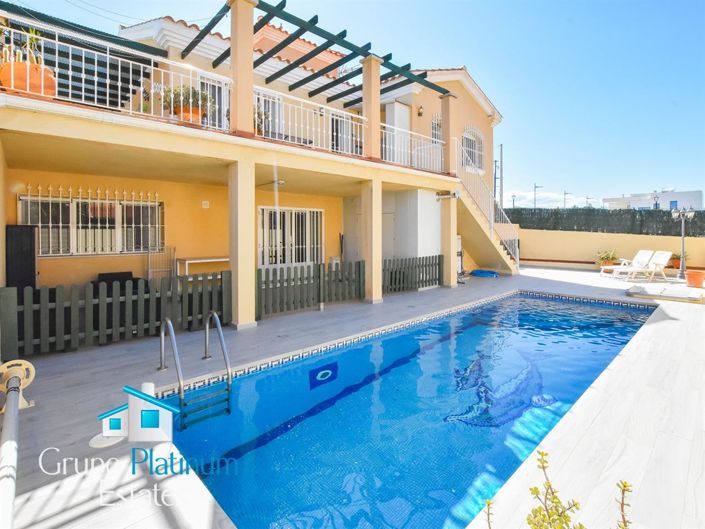 Image No.2-5 Bed Villa for sale