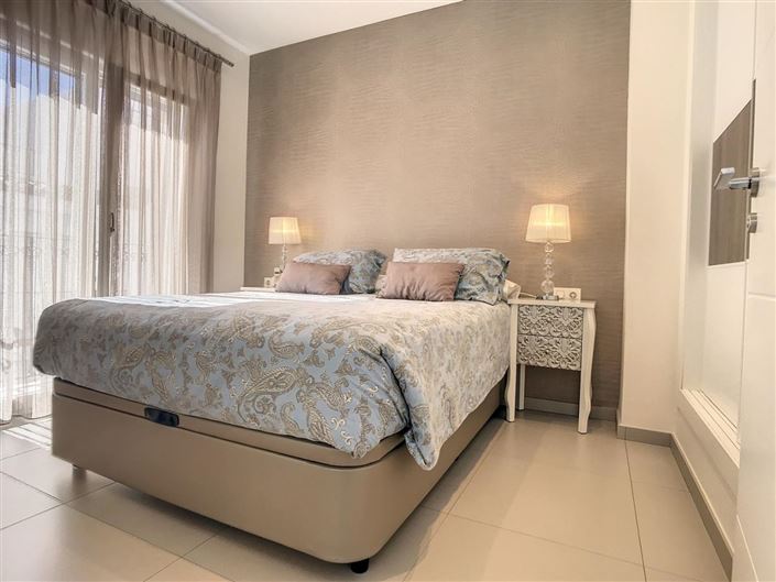 Image No.10-4 Bed Property for sale