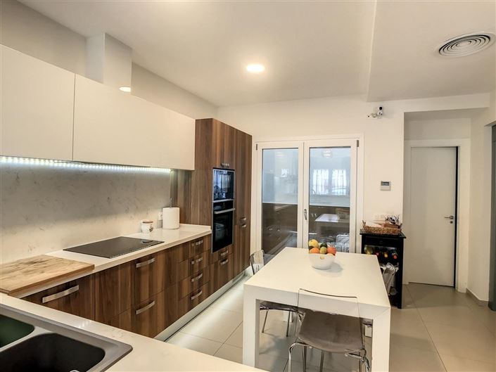 Image No.3-4 Bed Property for sale