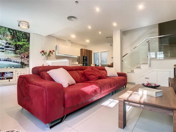 Image No.5-4 Bed Property for sale