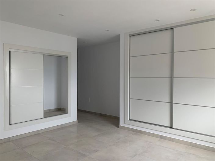 Image No.2-3 Bed Villa for sale