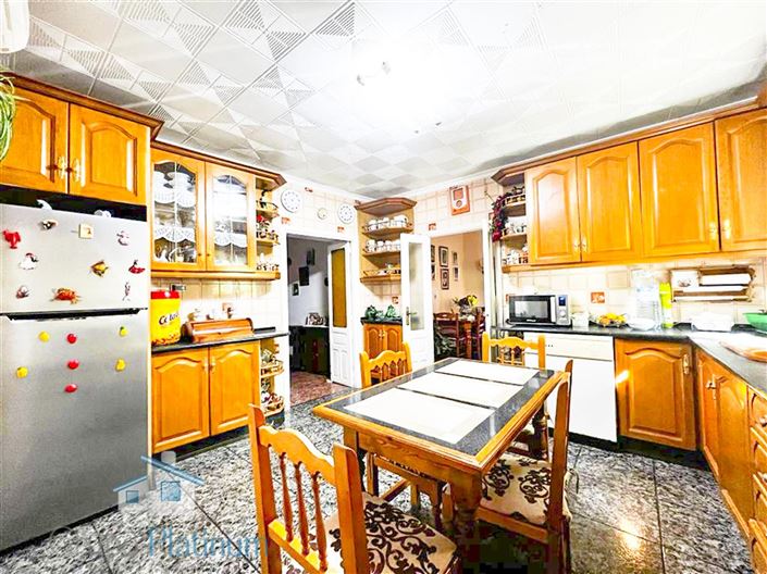 Image No.6-6 Bed Property for sale