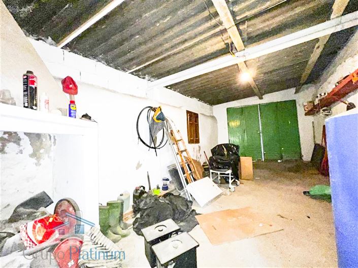 Image No.9-6 Bed Property for sale