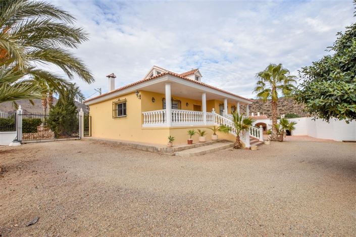 Image No.2-Villa de 4 chambres à vendre à Pilar de Jaravia