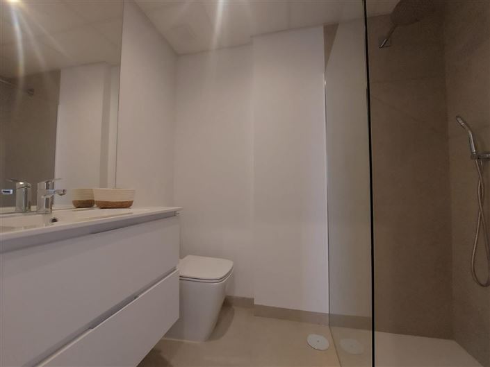 Image No.15-2 Bed Property for sale