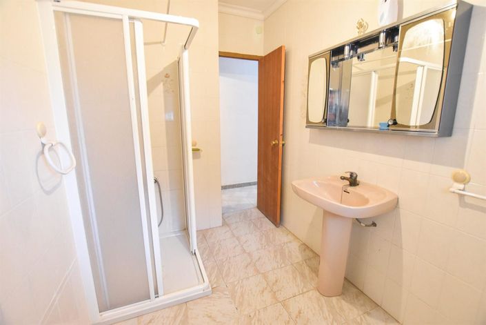 Image No.12-3 Bed Villa for sale