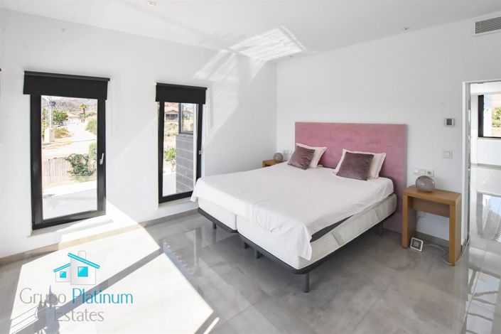 Image No.22-3 Bed Villa for sale