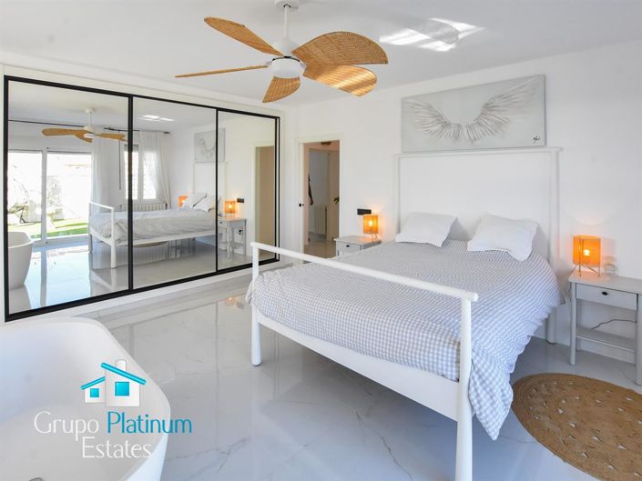 Image No.25-4 Bed Villa for sale