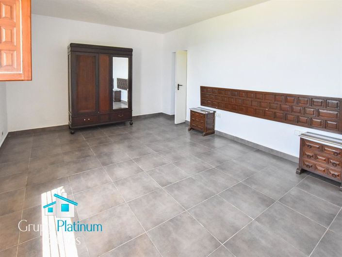 Image No.10-5 Bed Villa for sale