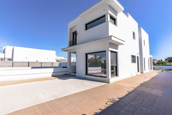 Image No.2-4 Bed Villa for sale