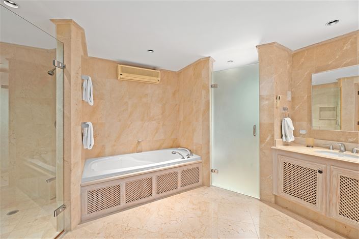 Image No.11-6 Bed Villa for sale