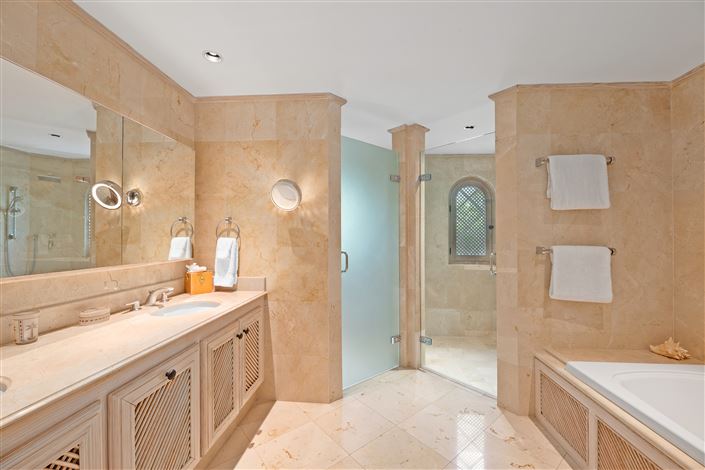 Image No.6-6 Bed Villa for sale