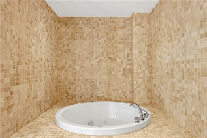 Image No.12-6 Bed Apartment for sale