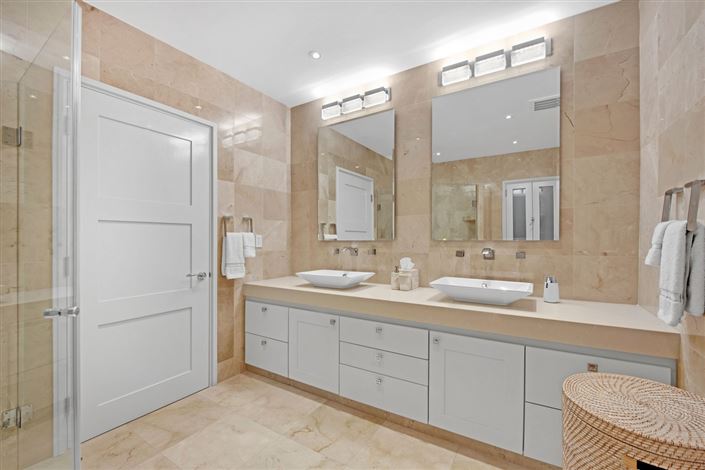 Image No.19-6 Bed Apartment for sale