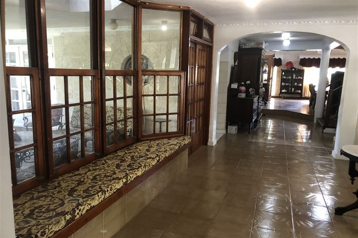 Image No.2-6 Bed Villa for sale