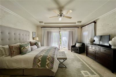 claridges10masterbedroom