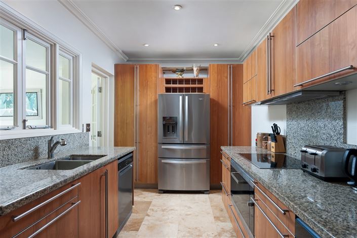 Image No.4-4 Bed Property for sale