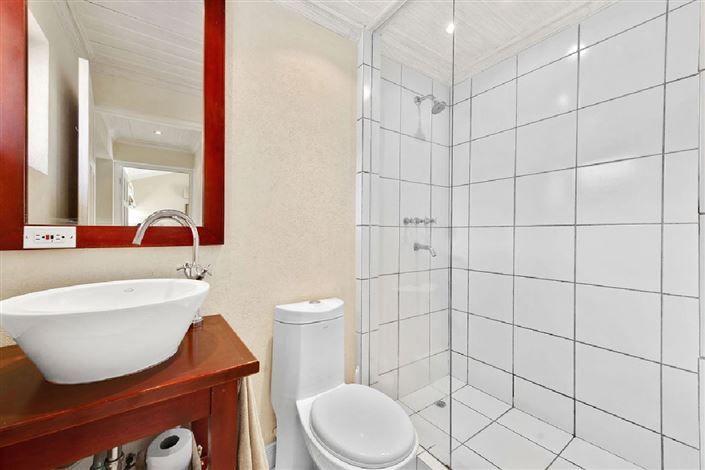 Image No.12-3 Bed Property for sale