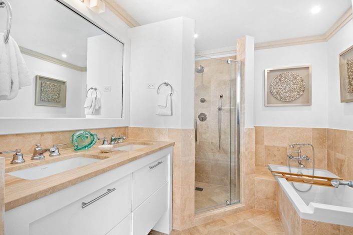 Image No.17-3 Bed Property for sale