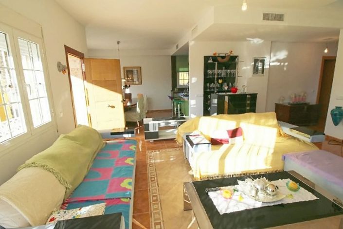 Image No.2-4 Bed Villa for sale