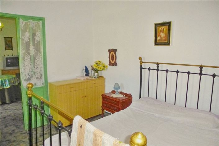 Image No.18-4 Bed Townhouse for sale