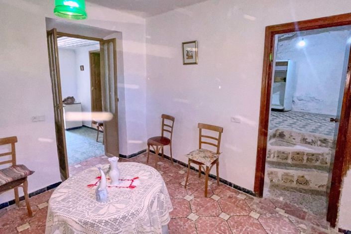 Image No.15-5 Bed Townhouse for sale