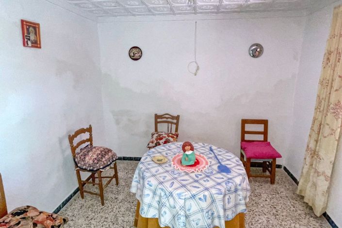 Image No.24-5 Bed Townhouse for sale