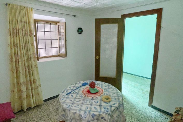 Image No.25-5 Bed Townhouse for sale