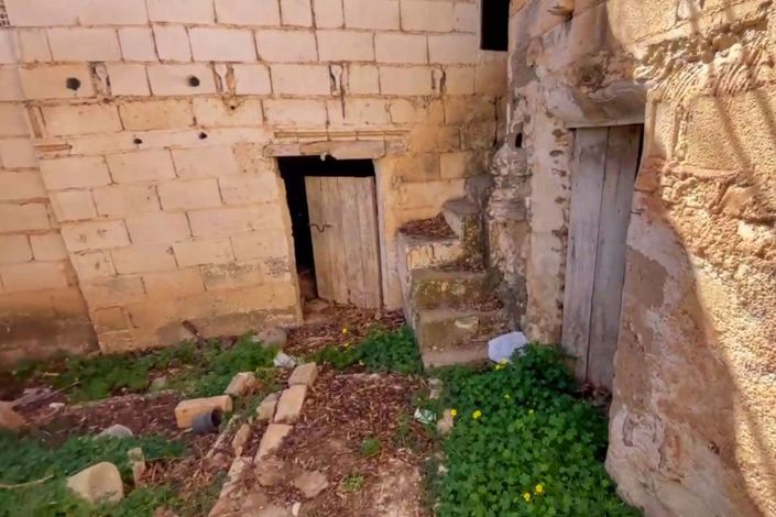 Image No.47-5 Bed Townhouse for sale