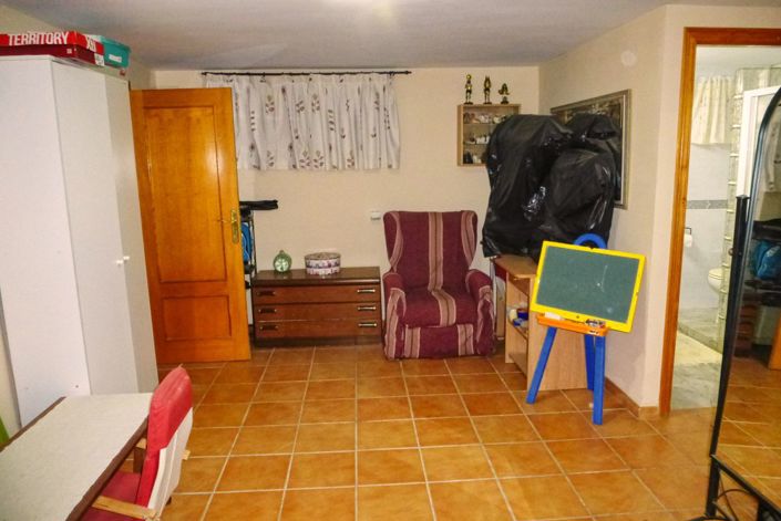 Image No.46-5 Bed Maisonette for sale