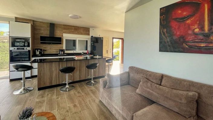 Image No.10-5 Bed Villa for sale