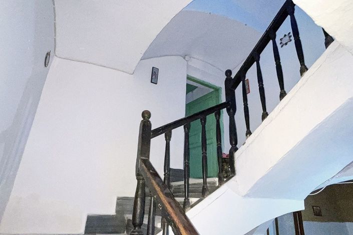 Image No.17-8 Bed Townhouse for sale