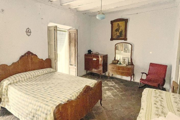 Image No.28-8 Bed Townhouse for sale