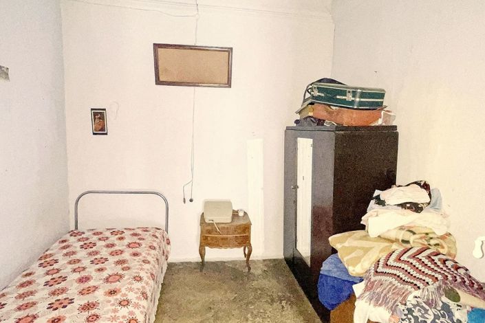 Image No.31-8 Bed Townhouse for sale