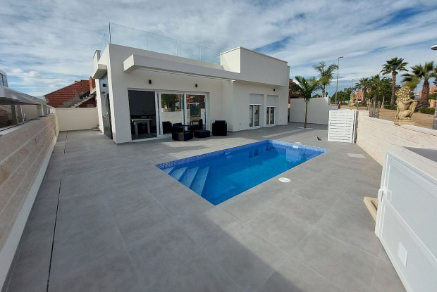 Image No.10-3 Bed Chalet for sale