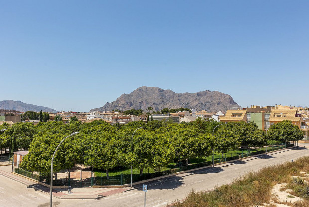 Image No.20-4 Bed Townhouse for sale