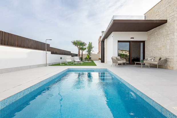 Image No.10-2 Bed Chalet for sale