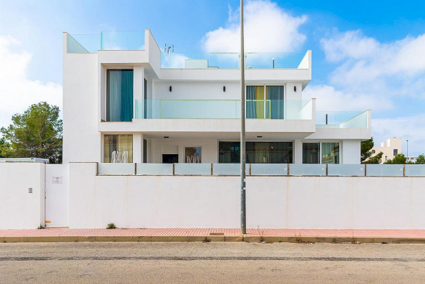 Image No.15-3 Bed Chalet for sale