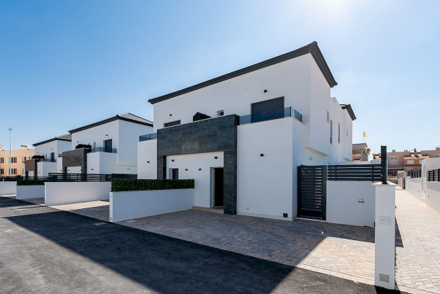 Image No.15-3 Bed Chalet for sale