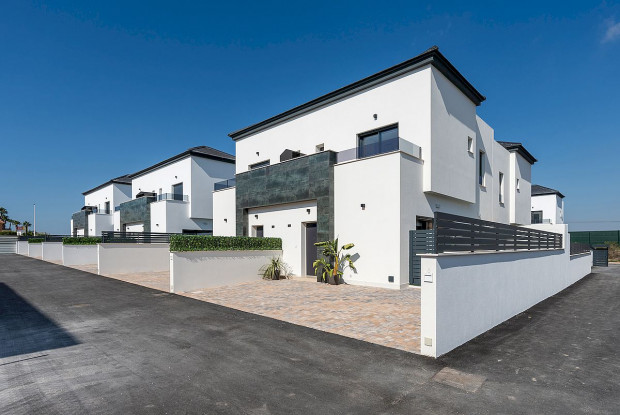 Image No.17-3 Bed Chalet for sale