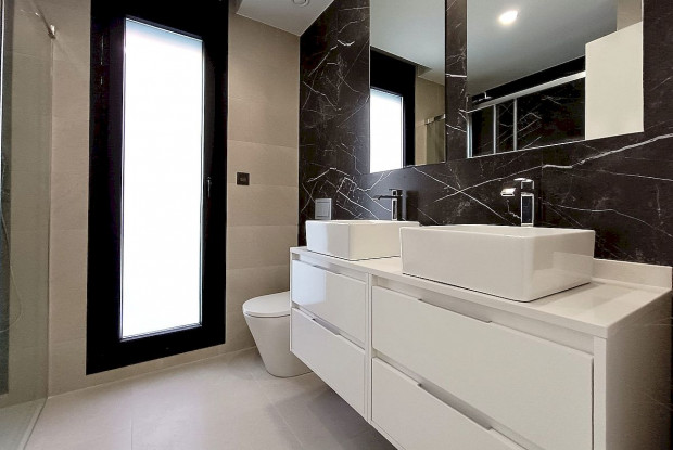 Image No.6-3 Bed Chalet for sale