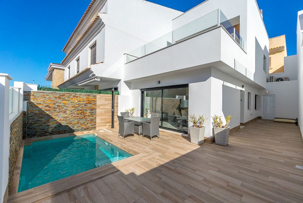 Image No.10-3 Bed Villa for sale