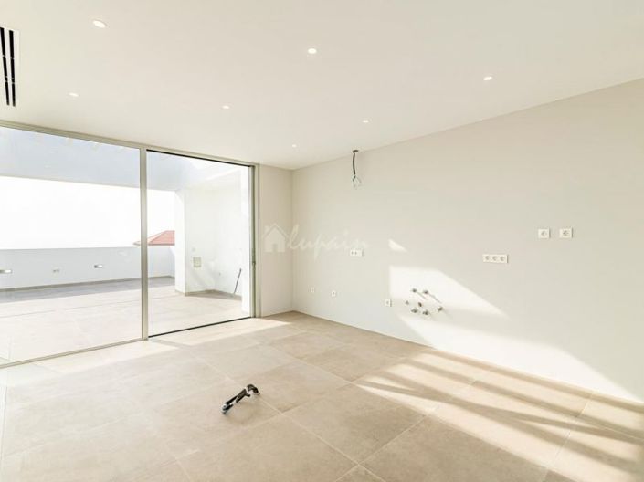 Image No.10-4 Bed Villa for sale