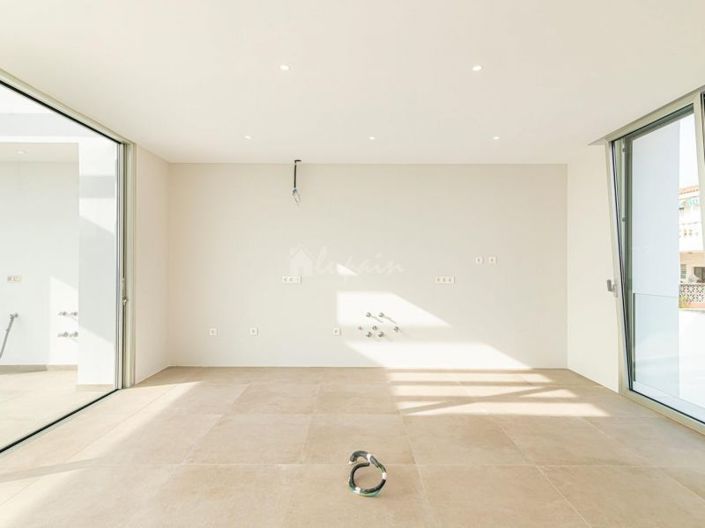 Image No.7-4 Bed Villa for sale