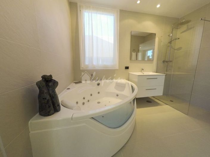 Image No.31-5 Bed Villa for sale